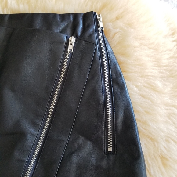 Set It Off TOBI Faux Leather Skirt in Black - Picture 14 of 16